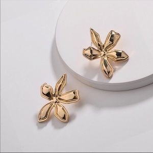 LAST 2!!! Gold Flower Stud Metal Earrings